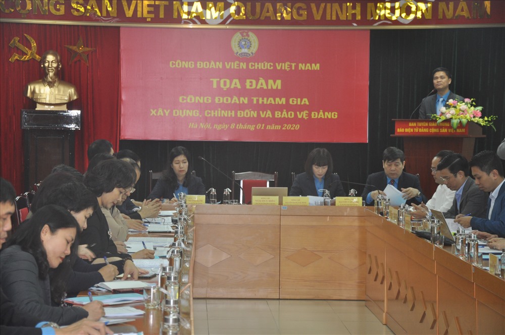 Đồng chí Ngọ Duy Hiểu – Phó Chủ tịch Tổng Liên đoàn Lao động Việt Nam, Chủ tịch Công đoàn Viên chức Việt Nam- phát biểu tại buổi tọa đàm.