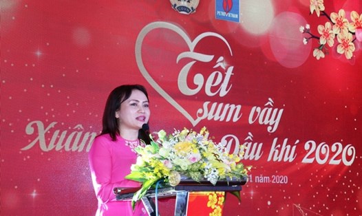 Bà Nghiêm Thuỳ Lan - Chủ tịch Công đoàn Dầu khí Việt Nam phát biểu tại chương trình. Ảnh: Nguyễn Hoan