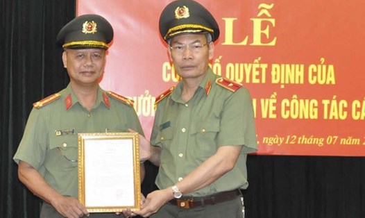 Thiếu tướng Đỗ Văn Hoành (bên phải). Ảnh: CTV.