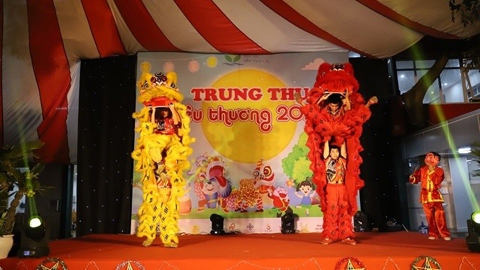 Chương trình "Trung Thu yêu thương 2020" đến với các bệnh nhi tại Bệnh viện Nhi Trung ương. Chương trình "Trung Thu yêu thương 2020" đến với các bệnh nhi tại Bệnh viện Nhi Trung ương.