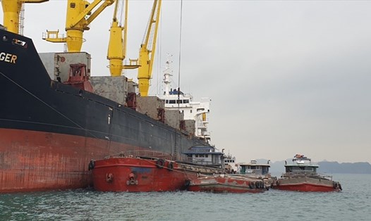 Tàu quốc tế chở than nhập khẩu vào cảng Hòn Nét, Cẩm Phả, tỉnh Quảng Ninh. Ảnh: Nguyễn Hùng