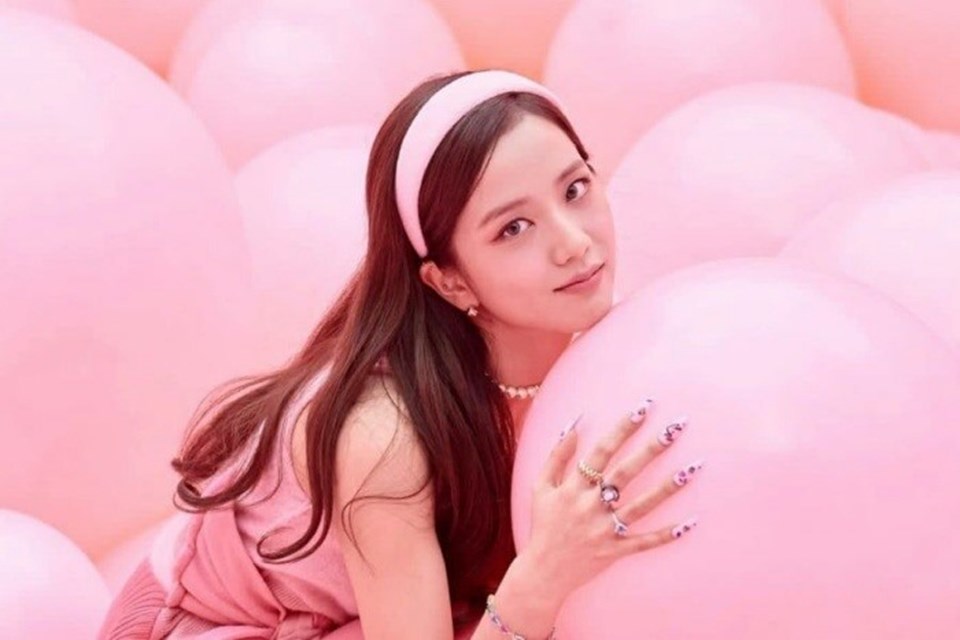 Jisoo của BlackPink tăng lượt người xem và theo dõi khi tham gia show ẩm thực. Ảnh chụp màn hình. Jisoo của BlackPink tăng lượt người xem và theo dõi khi tham gia show ẩm thực. Ảnh chụp màn hình.