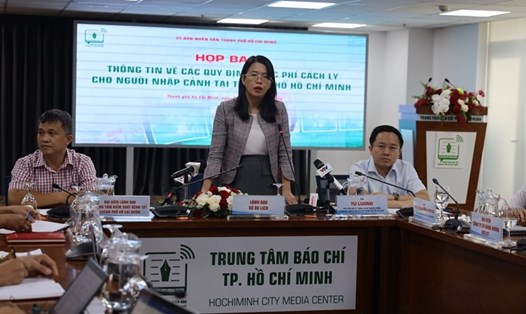 Phó Giám đốc Sở Du lịch TPHCM Nguyễn Thị Ánh Hoa thông tin về phí cách ly ở các khách sạn tại TPHCM. Ảnh: Trung tâm báo chí TPHCM