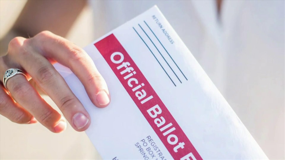 Gần 50.000 cử tri bầu cử Mỹ nhận phiếu bầu sai, Tổng thống Donald Trump gọi đó là ''bầu cử gian lận''. Ảnh: ABC News