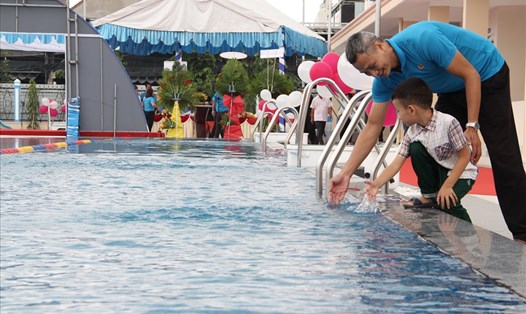 Hồ bơi phục vụ người lao động và con em tại thành phố Thuận An, Bình Dương. Ảnh: Đình Trọng