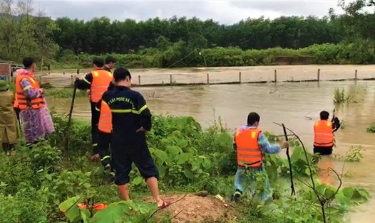 Một người dân Đà Nẵng bị lũ cuốn mất tích khi đi đánh cá. Ảnh: Nguyễn Hà