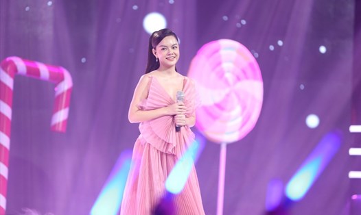 Đến với sân khấu âm nhạc “Bài hát đầu tiên” trong tập 6, Phạm Quỳnh Anh hứa hẹn cùng khán giả ôn lại những bài hát đầu tiên đã làm nên tên tuổi của mình.