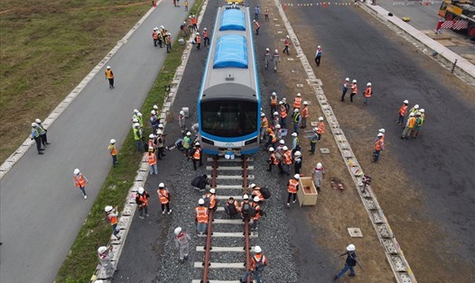 Sáng ngày 10.10, các toa tàu Metro số 1 của tuyến đường sắt đô thị Bến Thành - Suối Tiên TPHCM đã có mặt tại depot Long Bình (quận 9). Ảnh: Anh Tú