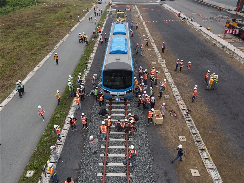 Sáng ngày 10.10, các toa tàu Metro số 1 của tuyến đường sắt đô thị Bến Thành - Suối Tiên TPHCM đã có mặt tại depot Long Bình (quận 9). Ảnh: Anh Tú Sáng ngày 10.10, các toa tàu Metro số 1 của tuyến đường sắt đô thị Bến Thành - Suối Tiên TPHCM đã có mặt tại depot Long Bình (quận 9). Ảnh: Anh Tú