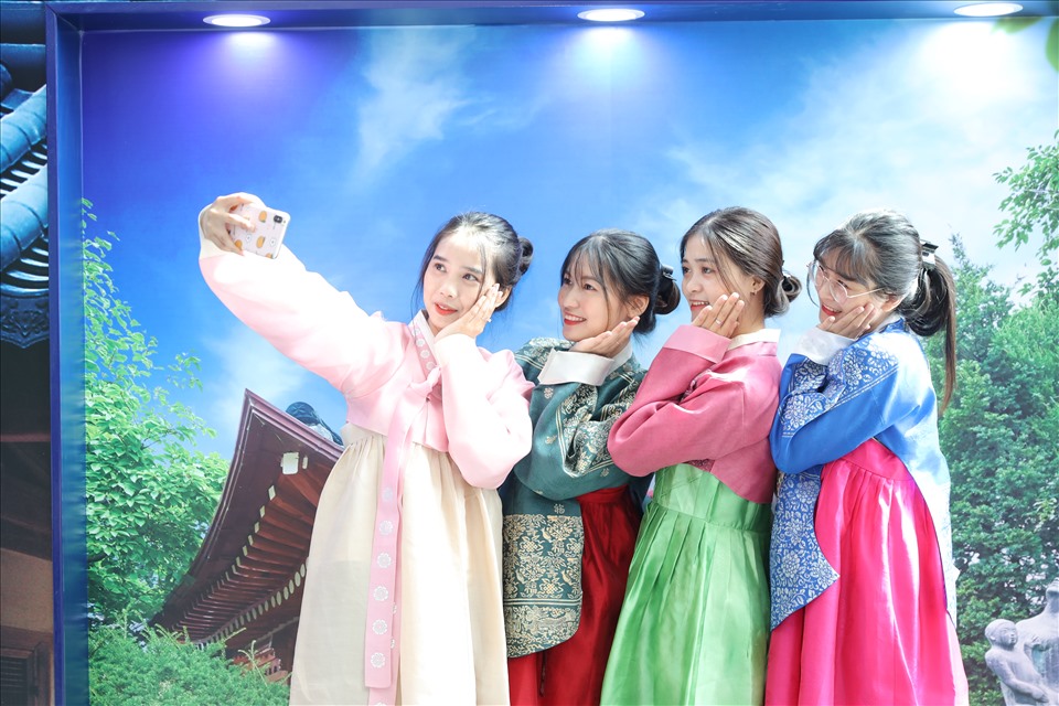 Chương trình “Hi! Korea – Trải nghiệm Du lịch Hàn Quốc” thu hút nhiều bạn trẻ tham gia. Ảnh: KTO.