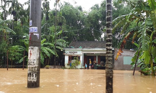 Hàng trăm nhà dân tại xã Đại Cường ngập sâu trong mưa lũ. Ảnh: Hữu Long