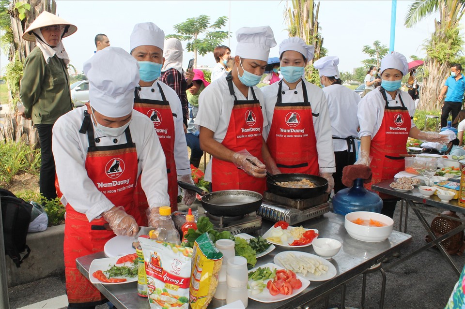 150 đội tham gia Hội thi nấu ăn Công đoàn Khu kinh tế Hải Phòng năm 2020. Ảnh MD