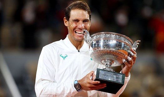 Nadal có 13 danh hiệu Pháp mở rộng và 20 danh hiệu Grand Slam sau chiến thắng trước Djokovic. Ảnh: Getty.