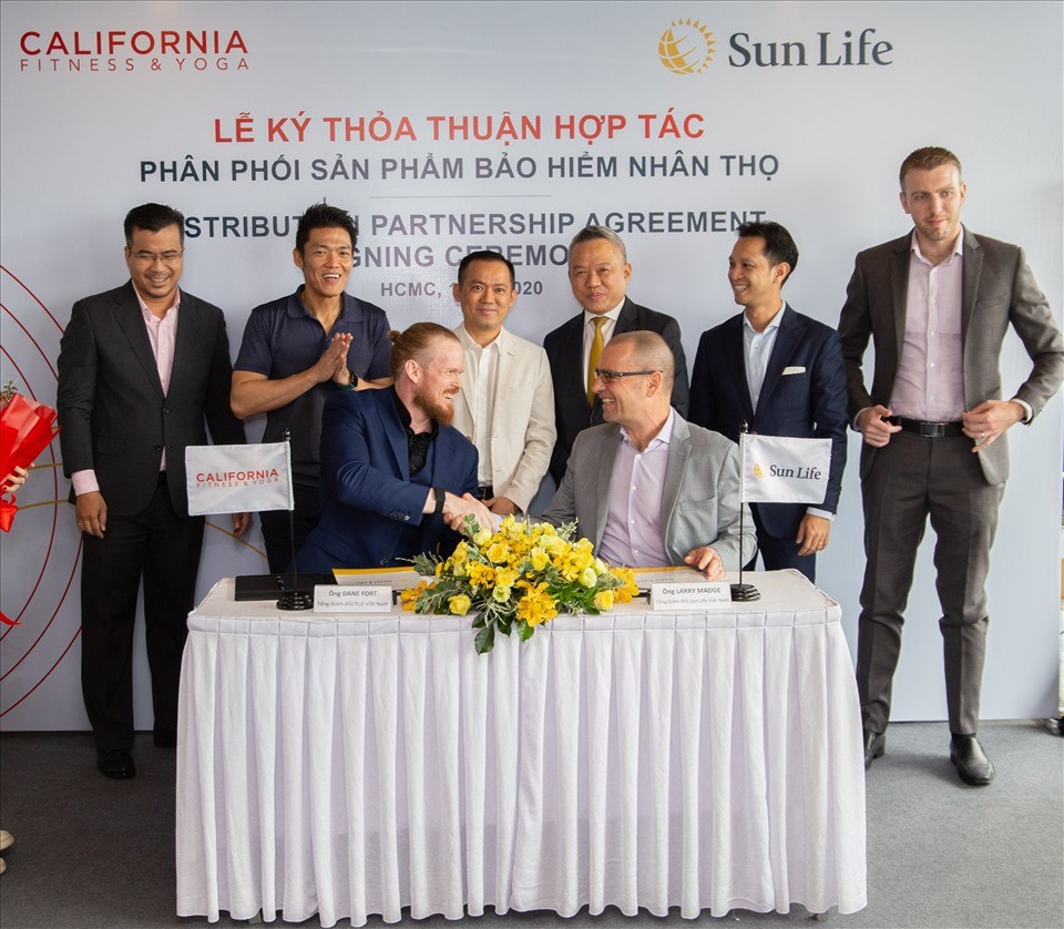 Sun Life Việt Nam và Trung tâm thể dục thể hình California Fitness & Yoga ký kết thỏa thuận hợp tác. Sun Life Việt Nam và Trung tâm thể dục thể hình California Fitness & Yoga ký kết thỏa thuận hợp tác.