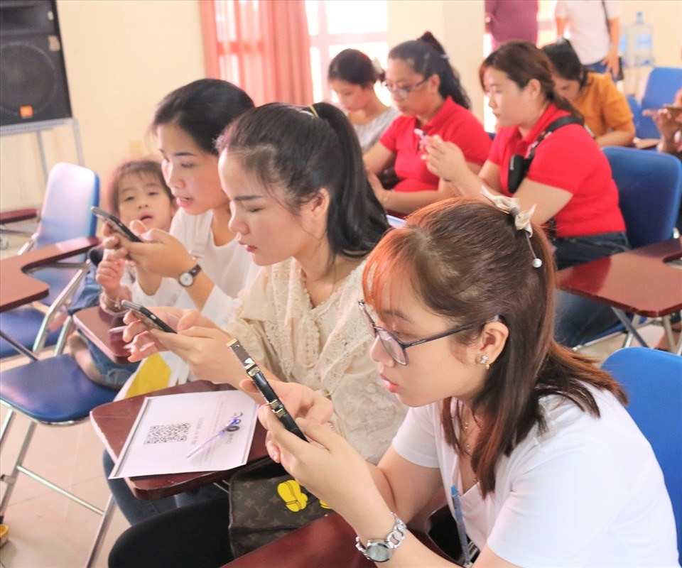 Các giáo viên mầm non tham dự hội thi. Ảnh Đức Long