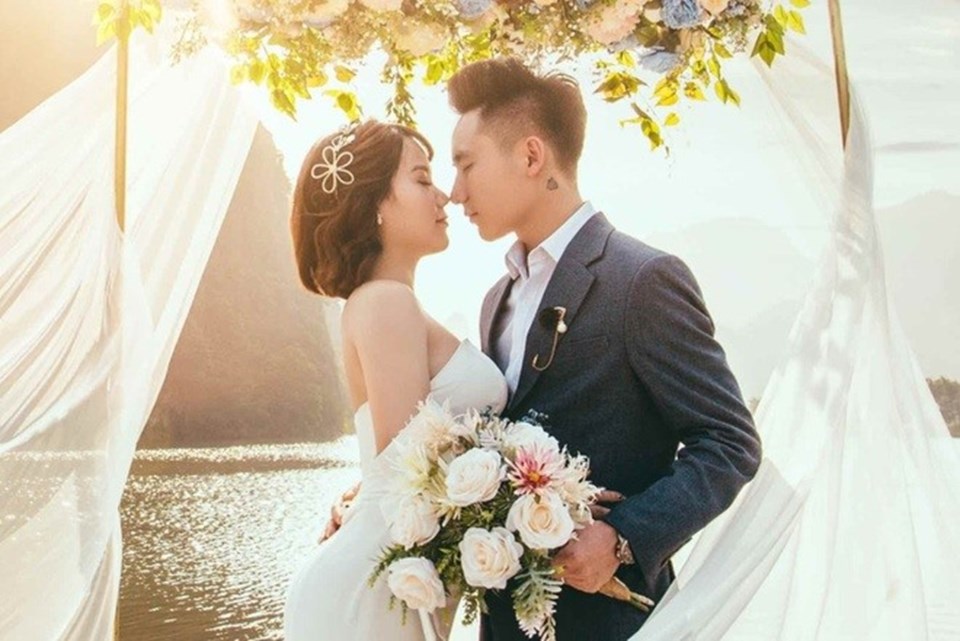 Việc giảm thiểu chi phí đám cưới trong mùa dịch Covid-19 khiến nhiều cô dâu, chú rể đau đầu. Ảnh minh hoạ chụp màn hình. Việc giảm thiểu chi phí đám cưới trong mùa dịch Covid-19 khiến nhiều cô dâu, chú rể đau đầu. Ảnh minh hoạ chụp màn hình.