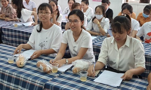 Người lao động của Công ty Cổ phần May Việt Thắng đi học nâng cao trình độ do Công đoàn Dệt may Việt Nam tổ chức được hưởng lương như đi làm thêm giờ 150%. Ảnh: Nam Dương