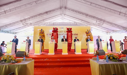 Đại diện chủ đầu tư và các đại biểu thực hiện nghi lễ khởi công dự án khu du lịch biển DAP. Nguồn: T&T