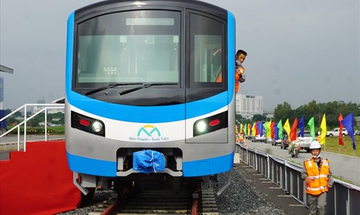 Tàu metro số 1 trên đường ray ở depot Long Bình (quận 9) sáng 13.10.   Ảnh: Minh Quân