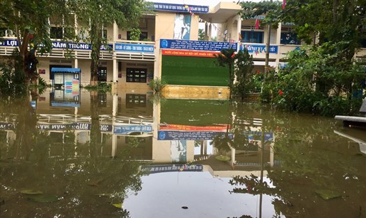 Hiện 11 trường ở huyện Hoà Vang, Đà Nẵng vẫn còn ngập trong nước. Ảnh: P.C