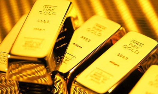 Khi USD giảm giá, các kim loại quý khác như vàng và bạc sẽ được hưởng lợi. Ảnh TL