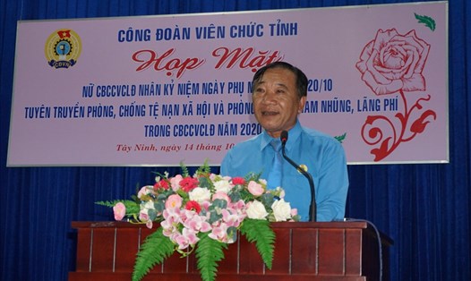 Ông Võ Văn Tân – Chủ tịch Công đoàn Viên chức tỉnh ôn lại truyền thống ngày 20.10. Ảnh LĐLĐ Tây Ninh