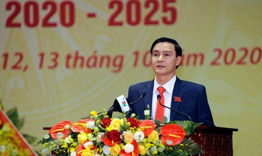 Đồng chí Vũ Duy Hoàng, Chủ tịch LĐLĐ tỉnh Thái Nguyên phát biểu tham luận tại Đại hội đại biểu Đảng bộ tỉnh Thái Nguyên lần thứ XX, nhiệm kỳ 2020-2025. Ảnh: TNTV