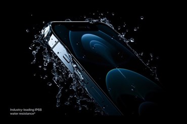 Khả năng chống nước của iPhone 12 series chỉ đạt chuẩn IP68. Ảnh: Apple.