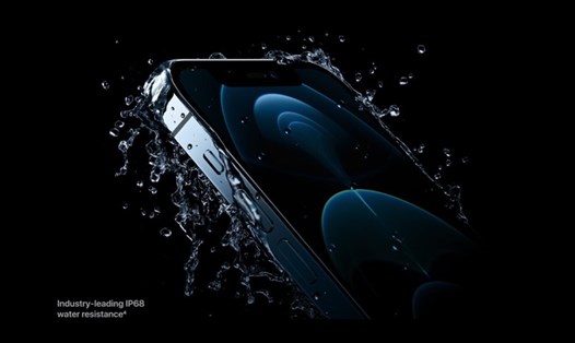Khả năng chống nước của iPhone 12 series chỉ đạt chuẩn IP68. Ảnh: Apple.