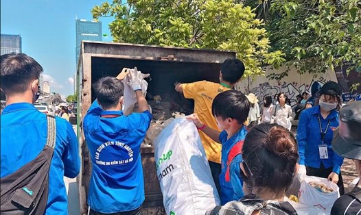 Hình ảnh Chiến dịch World Cleanup Day 2019 tại Hà Nội. Ảnh: BTC