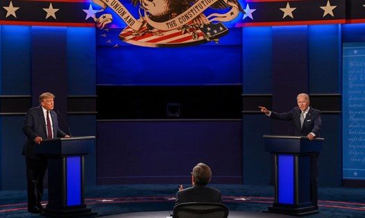 Tổng thống Donald Trump và ứng viên Joe Biden trong cuộc tranh luận bầu cử Mỹ lần 1. Ảnh: AFP.