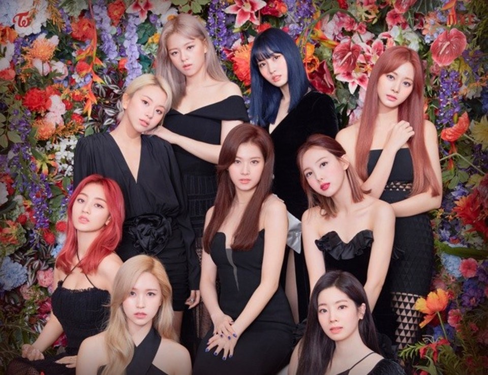 TWICE cùng nhiều tên tuổi đình đám ra mắt sản phẩm trong tháng 10. Ảnh chụp màn hình. TWICE cùng nhiều tên tuổi đình đám ra mắt sản phẩm trong tháng 10. Ảnh chụp màn hình.