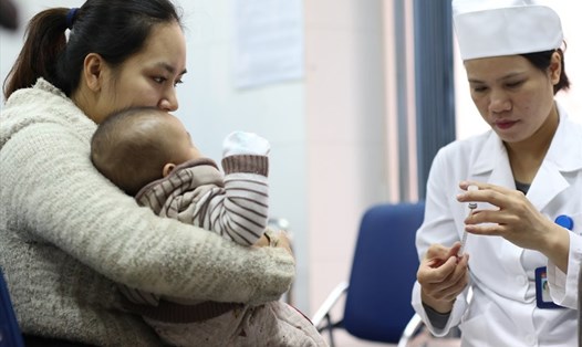 Tiêm vắc xin là cách phòng bệnh tốt nhất cho trẻ. Ảnh: Hải Nguyễn