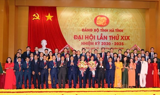 Ra mắt Ban Chấp hành Đảng bộ tỉnh Hà Tĩnh khóa 19, nhiệm kỳ 2020 - 2025. Ảnh: TT