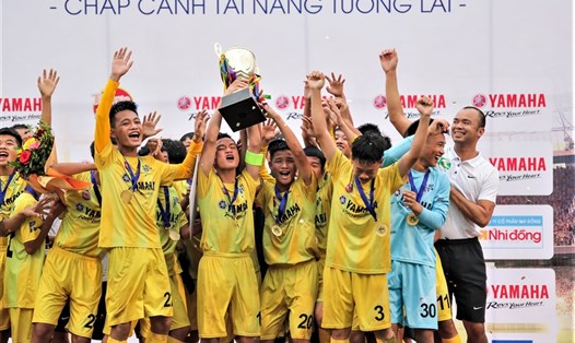 Niềm vui của đội U.13 Sông Lam Nghệ An lần thứ 8 vô địch Giải Bóng đá Thiếu niên toàn quốc. Ảnh: T.N