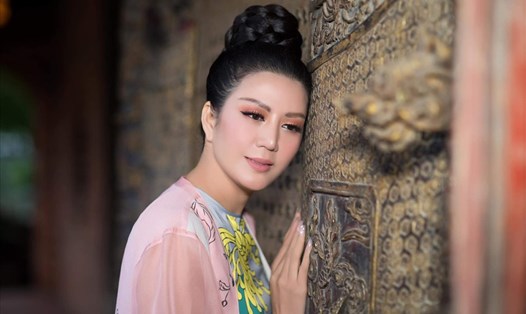 Nữ ca sĩ Đinh Hiền Anh tổ chức đêm nhạc quyên góp ủng hộ người dân Huế. Ảnh: NVCC.