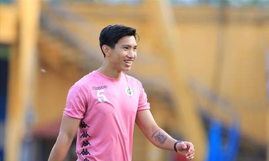 Đoàn Văn Hậu vẫn chưa hồi phục chấn thương để thi đấu cho CLB Hà Nội. Ảnh: Fanpage CLB Hà Nội.