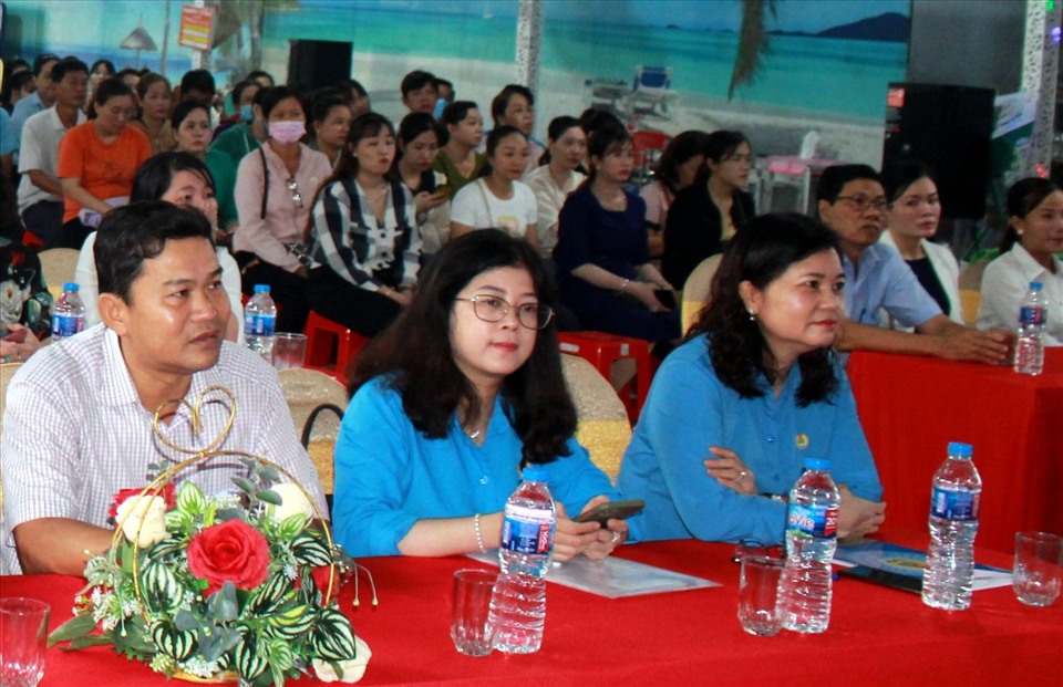 Các đại biểu tham dự diễn đàn (ảnh Quốc Bảo)