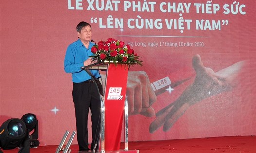 Phó Chủ tịch thường trực Tổng LĐLĐVN Trần Thanh Hải phát biểu tại lễ xuất phát chạy quyên góp tiền hỗ trợ công nhân. Ảnh: Nguyễn Hùng