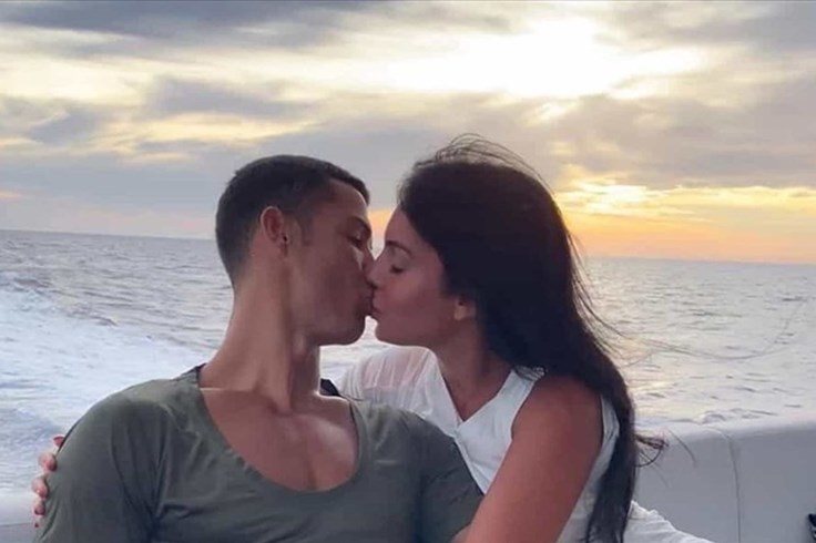 Ronaldo và bạn gái đã đính hôn nhưng chưa cưới