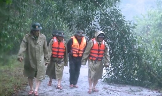 Những ảnh cuối cùng của Thiếu tướng Nguyễn Văn Man và đoàn cán bộ cứu hộ tại thủy điện Rào Trăng 3. Ảnh từ clip.