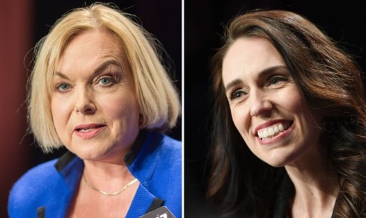 Bầu cử New Zealand 2020: Lãnh đạo đảng Quốc gia Judith Collins (trái) và Thủ tướng Jacinda Ardern. Ảnh: Getty.