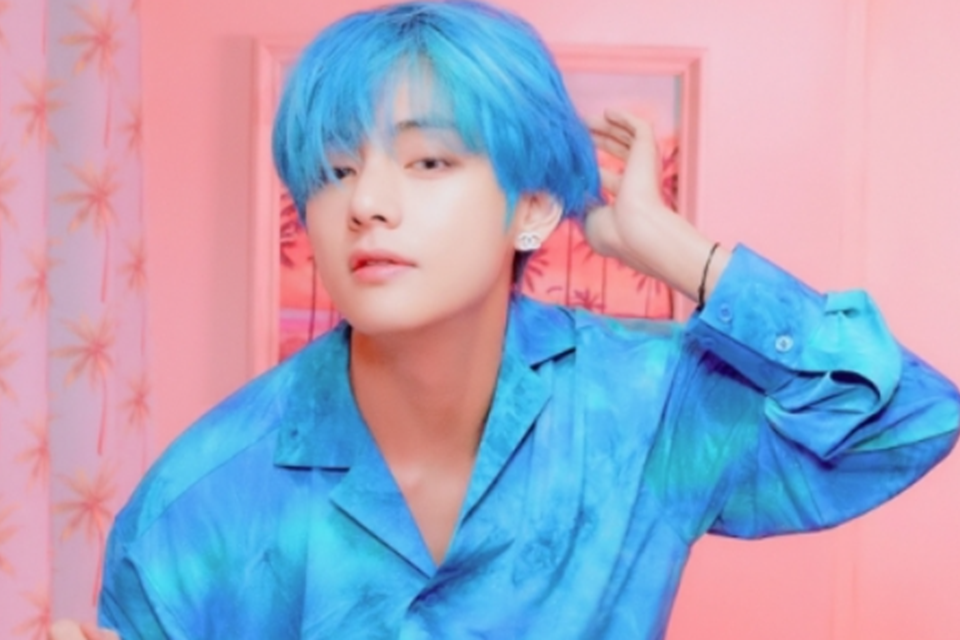 Nghệ sĩ Hàn Quốc nổi bật với trào lưu màu tóc xanh dương