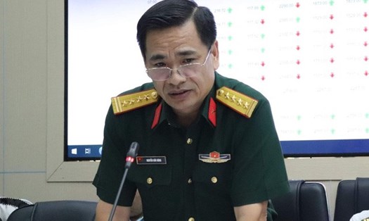 Đại tá Nguyễn Hữu Hùng tại cuộc họp với Ban chỉ đạo Trung ương về phòng chống thiên tai sáng 11.10. Ảnh: Ngọc Hà