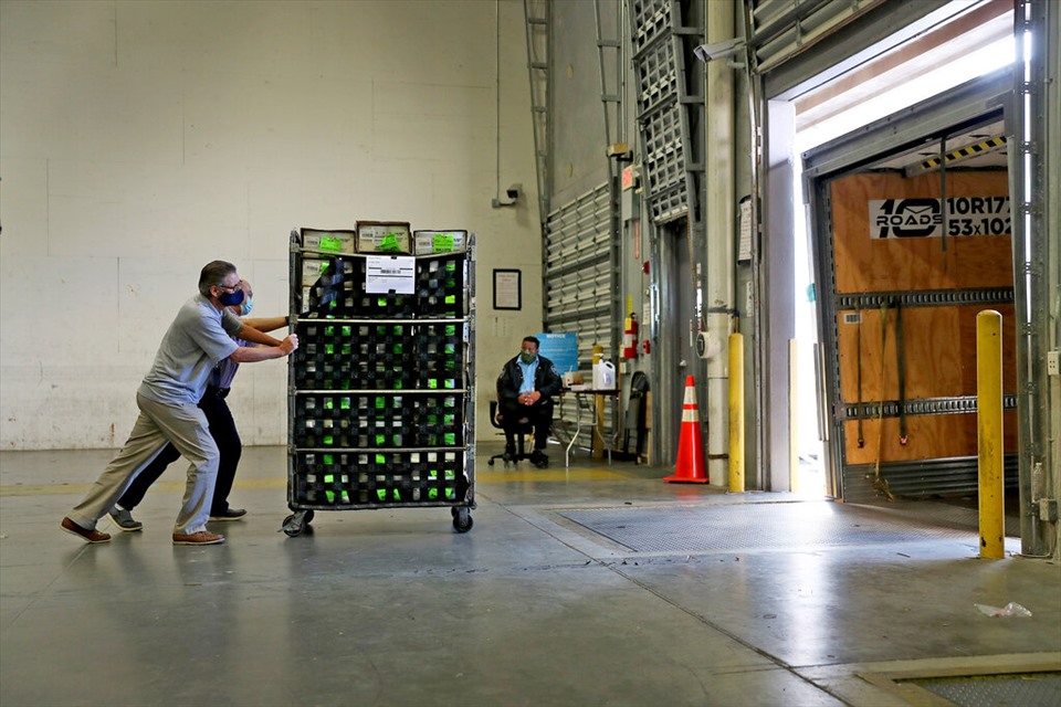 Hơn 2,4 triệu cử tri ở Florida - bang chiến địa lớn nhất trong cuộc bầu cử Mỹ 2020 - đã bỏ phiếu qua đường bưu điện. Ảnh: NYT.