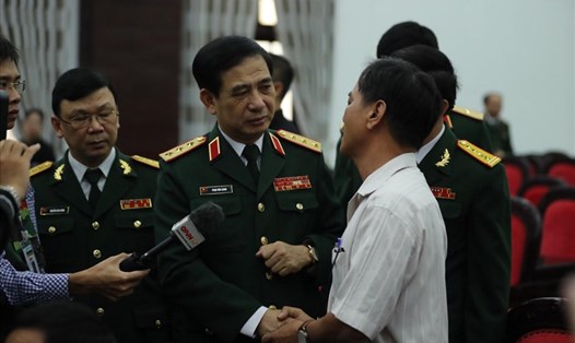 Thượng tướng Phan Văn Giang tại lễ tang 13 liệt sĩ. Ảnh: Hữu Long