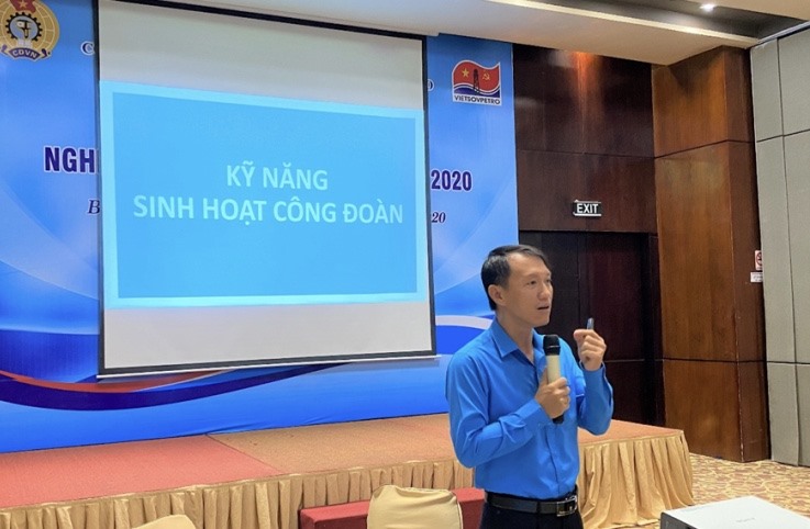 Trao đổi tại tập huấn nghiệp vụ Công đoàn và Bộ luật Lao động năm 2019. Ảnh: CĐ DK