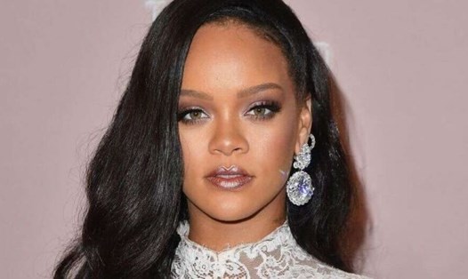 Siêu sao Rihanna thuộc top phụ nữ độc thân giàu nhất nước Mỹ theo Forbes. Ảnh: Cắt clip