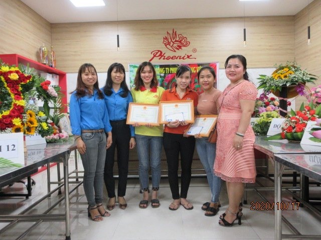 Trao thưởng cho các đội đạt giải. Ảnh LĐLĐ Tây Ninh