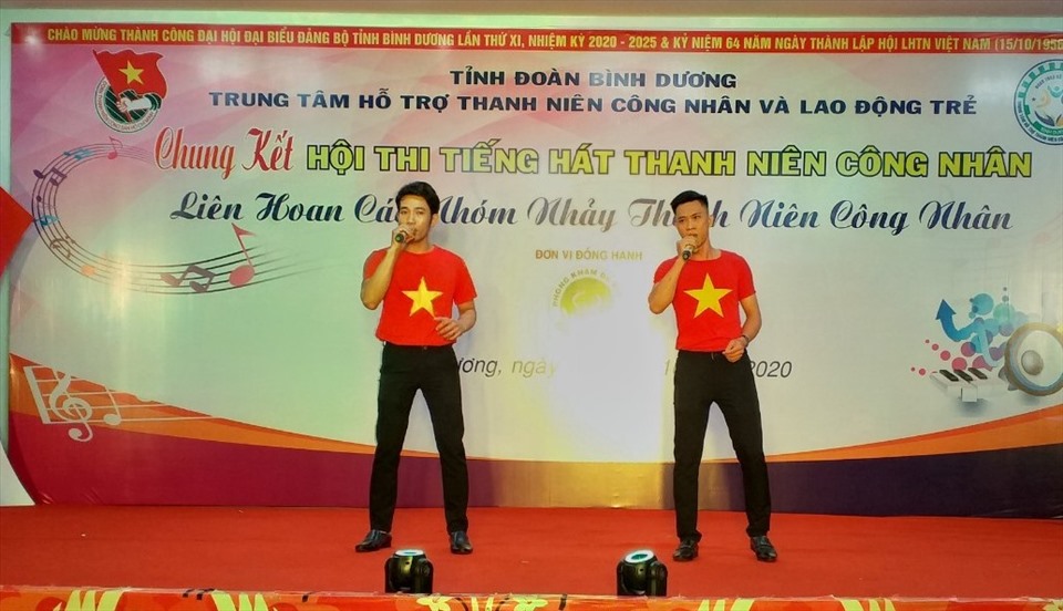 Hội thi tiếng hát thanh niên công nhân ở Bình Dương năm 2020. Ảnh: Nguyễn Long